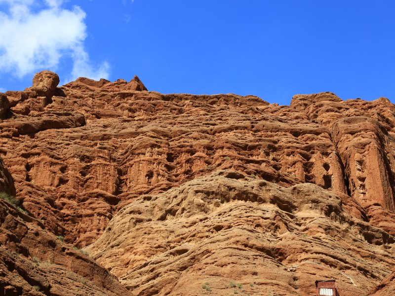 库车天山神秘大峡谷红色岩壁